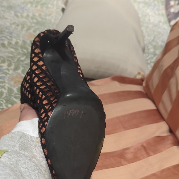 Zara Black and Tan Heeled Boots - Picture 6 of 11